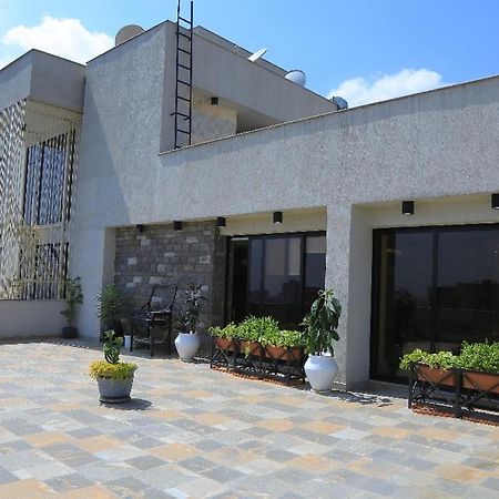 Bella Furnished Apartment 2 Addis Abeba Esterno foto