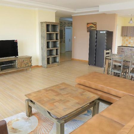 Bella Furnished Apartment 2 Addis Abeba Esterno foto